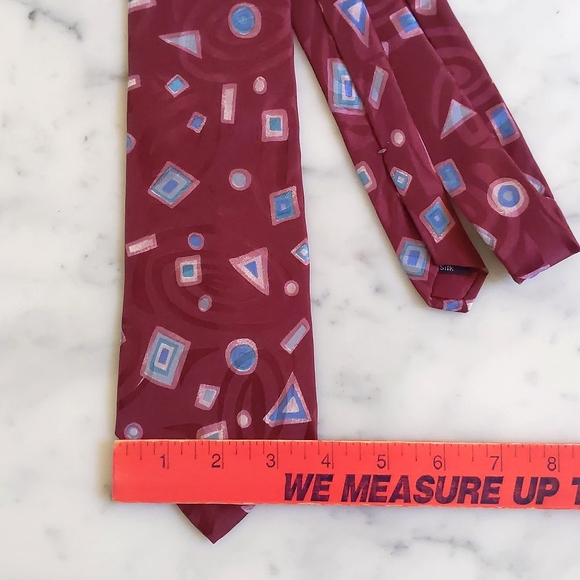 NWOT. Donloper Beverly Hills 100% Italian Silk Tie w/Multicolor Design Patterns. - Picture 3 of 5